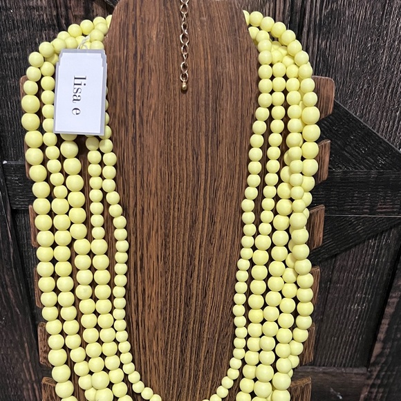 3/$18 Yellow Beaded Necklace by Lisa E Lot 733 - Picture 2 of 8
